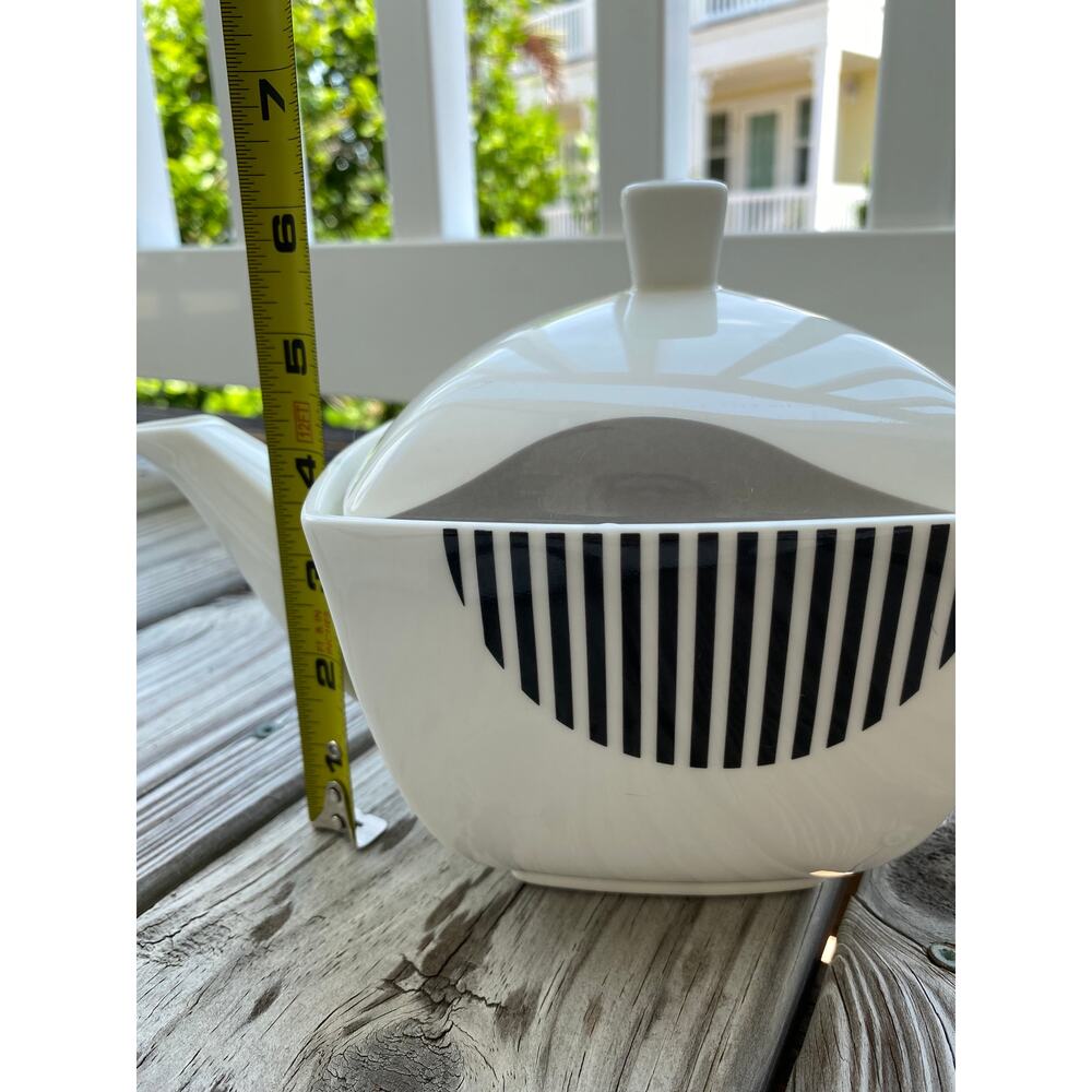 Vintage Mikasa Charisma Wave Teapot, Bone China, Black & White Contemporary 2002 - Picture 8 of 9